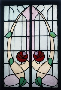 Stilize gülleri gösteren vitray panel (kurşunlu vitray, ahşap çerçeve)