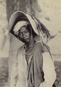 Burma: Sıcak hava şapkasında bir Shan tüccarı (s/b fotoğraf) by Georges Bertin Scott