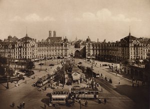 München / Münih: Karlstor ile Karlplatz-Rondell (b/w fotoğraf) by German Photographer