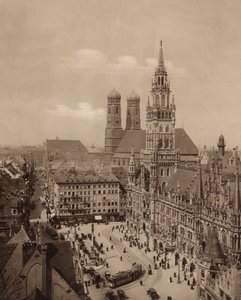 Munchen / Münih: Yeni belediye binası ile Marienplatz (b/w fotoğraf) by German Photographer