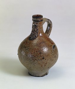 Uygulanan sakallı yüz maskesiyle süslenmiş Bartmannkrug veya Bellarmine şarap şişesi, Almanya, c.1630-40 (tuz camlı taş eşya)