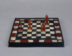 Satranç tahtası (abanoz, sedef, kehribar ve ahşap)