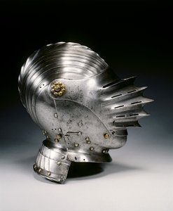 Maximilian tarzında yakın kask, c.1520 (çelik ve pirinç) by German School