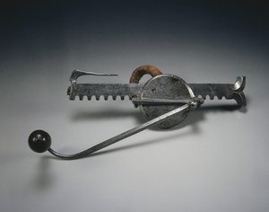 Cranequin, c.1528 (keten kordonlu ve ahşap saplı çelik) by German School