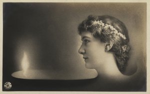 bir alev ile kız by German School