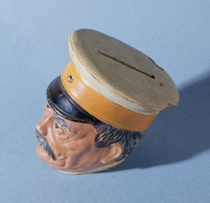 Şansölye Otto von Bismarck (1815-98) (boyalı pişmiş toprak) şeklindeki kumbara (ayrıca bkz. 211409) by German School