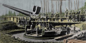 Genellikle Büyük Bertha topuyla karıştırılan Paris kanonu (Wilhelmgescutae), Birinci Dünya Savaşı'nın Alman silahlarının en gizemlisidir. Kalibre 210 mm; uçuş uzunluğu 36 m:; menzil 126 km; toplam ağırlık 750 T; mermi ağırlığı 1600 m/sn'de 105 Kg.  by German School