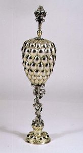 Ananas şekilli fincan ve kapak, Nürnberg, c.1620 (gümüş yaldızlı) by German School