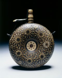 Toz matara, c.1620-50 (boynuzlu, kemikli, pirinçli ve demirli ceviz) by German School