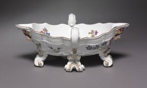 Meissen Porselen Fabrikasında yapılan sos teknesi, Almanya, 1735-56 by German School