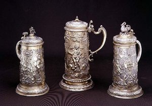 Gümüş yaldızlı silindirik maşrapa, Paul Hubner, Ausburg 1590; gümüş yaldızlı silindirik tankard, Tobias Kramer, Ausburg 1620; Paul Hubner, Ausburg 1590, 16-17. yüzyıla ait yaldızlı silindirik tanker parseli by German School