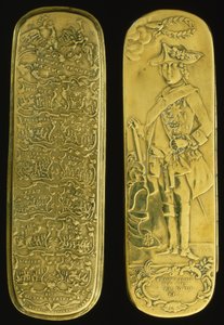 Frederick II ve zaferlerini gösteren tütün kutusu (pirinç)