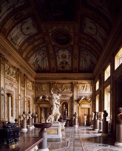 Merkezde Proserpina Tecavüzlü İmparatorlar Odası, Gian Lorenzo Bernini, Galleria Borghese, Roma, İtalya by Gian Lorenzo Bernini