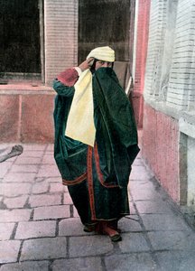 Geleneksel kostümlü İranlı kadın, c1890.