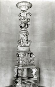 Piranesi tarafından kendi mezarı (mermer) için Roma antik parçaları temelinde tasarlanan şamdan