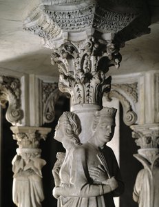 Giovanni Pisano (1248-1314) tarafından gerçekleştirilen Sandalyeyi destekleyen heykel gruplarının detayı: Theologales Vertus (Mermer minberi destekleyen heykellerin detayı, Teolojik erdemler) 1302-1311 Cathedrale de Pisa (Duomo di Pisa), İtalya by Giovanni Pisano