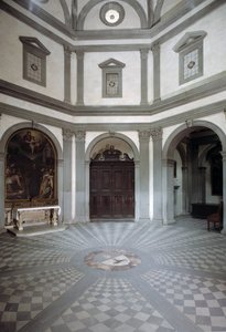 Giuliano da Sangallo (1445-1516) tarafından proje üzerine inşa edilen sekizgen kutsallığın görünümü