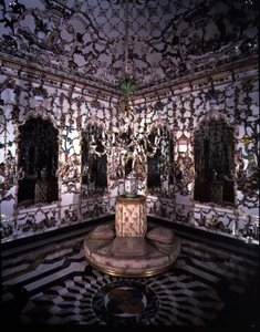 Tamamen porselenden yapılmış Salon Chino (Çin Odası) köşesi, 1769 (porselen) (detaylar için bakınız 93238-9).
