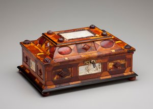 Saraylı kehribar tabut, c.1695 (kehribar, fildişi, ahşap, cam, pirinç ve kadife)