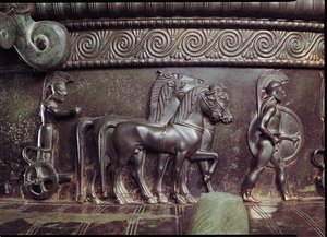 Bir Quadriga ve bir Hoplite, Vix Krater bronzunun boynundaki frizin detayı ayrıca bkz. 40863