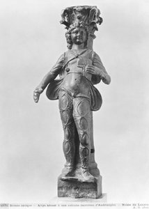 Bir sütuna yaslanmış Attis, Helenistik dönem (bronz)