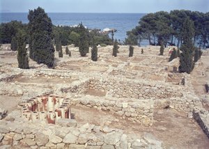 Emporion limanının Yunan kalıntıları by Greek