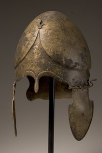 Fallik aplikeli miğfer, Chalcidian, MÖ 5.-4. yy (bronz) (ayrıca bkz. 249031 ve 35)