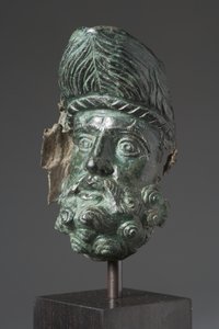 Herakles başı şeklinde damar ağzı (bronz)