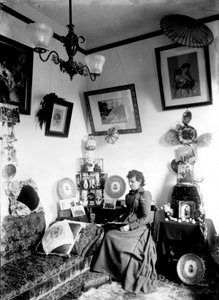 Hannah Maynard evde, 1890 dolayları (bw fotoğraf)