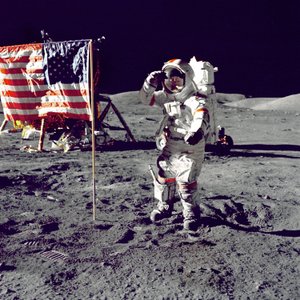 Cernan Atlama Selamı Bayrağı, 1972. by Harrison Schmitt