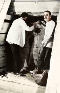 Howard Carter ve bir meslektaşı, Krallar Vadisi