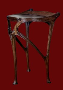 Art Nouveau: Hector Guimard (1867-1942) tarafından yapılmış armut ağacından masa 1904-1907 Paris, dekoratif sanatlar müzesi
