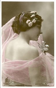 Pembe eşarplı kadın (renkli fotoğraf) by Henri (after) Manuel
