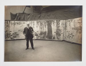 Claude Monet, 'Les nymphéas' adlı eserinin önünde paletiyle by Henri (attr. to) Manuel