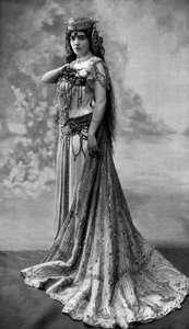 Opera sanatçısı Germaine Bailac, "Samson et Dalila" operasında Dalila rolünde, 1908 (s/b fotoğraf)