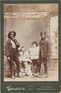Dört Çocuk Portresi,c. 1890 (fotoğraf) by Henry Cowan
