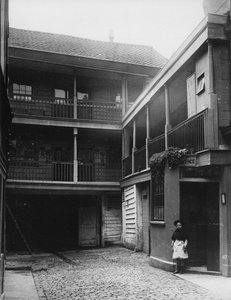 Old Bell Inn, High Holborn, iç avlu, 1884 dolayları