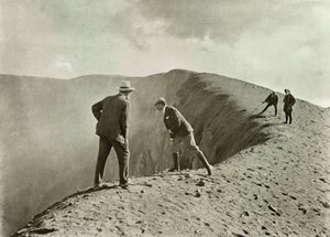 Kraterlerin Eşiğinde, Asama-Yama, 1910. by Herbert Ponting