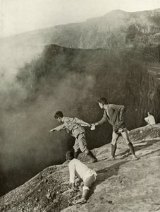Kraterlerin Eşiğinde, Aso-San, 1910. by Herbert Ponting