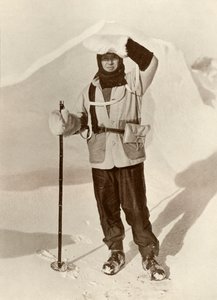 Kaptan Scott, Kızak Günlüklerini Taşıdığı Cüzdanı Takıyor, c1910-1911, 1913 by Herbert Ponting