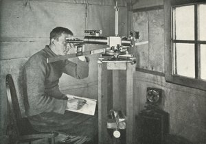 Dr. Simpson, Unifilar Manyetometrede, 1911, 1913 by Herbert Ponting
