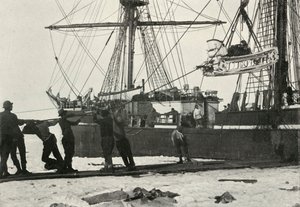 Motorlu Kızağa İniş, c19101913, 1913 by Herbert Ponting
