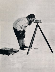 Teğmen. Pennell, Prizmatik Pusulalı, Aralık 1910, 1913 by Herbert Ponting