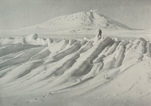 Suda Yıpranmış Bir Buzdağı Üzerinde Erebus Dağı, Ekim 1911, 1913 by Herbert Ponting