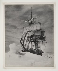 Terra Nova Icebound (bromür baskı) by Herbert Ponting