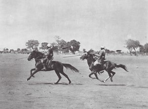 Afrika: Zincir zırhlı Aulad Hamid Arapları (b/w fotoğraf) by Hugo Adolf Bernatzik