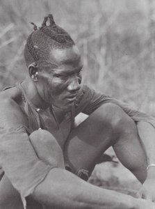 Afrika: Doğu Djur (b/w fotoğraf) by Hugo Adolf Bernatzik