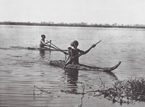 Afrika: Shilluk Salları (siyah-beyaz fotoğraf) by Hugo Adolf Bernatzik