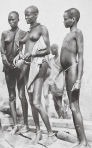 Sudanlı zenci kız (siyah-beyaz fotoğraf) by Hugo Adolf Bernatzik