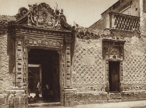 Meksika: Başkentin kuzeydoğu kesiminde kolonyal dönemden kalma ev (siyah-beyaz fotoğraf) by Hugo Brehme